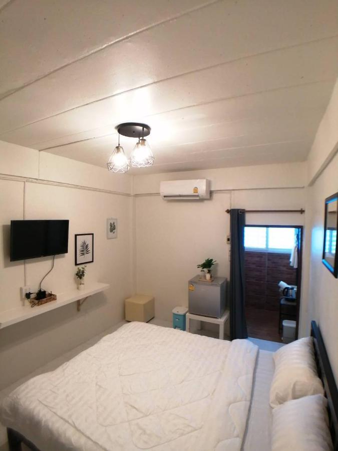 Gogoal Latkrabang Apartment Bangkok Exterior photo