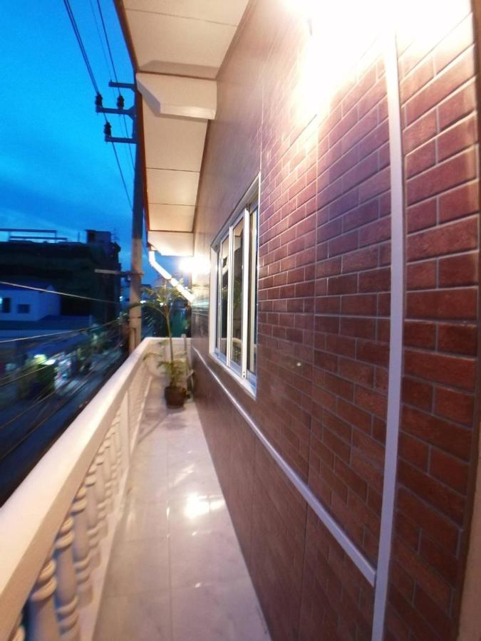 Gogoal Latkrabang Apartment Bangkok Exterior photo